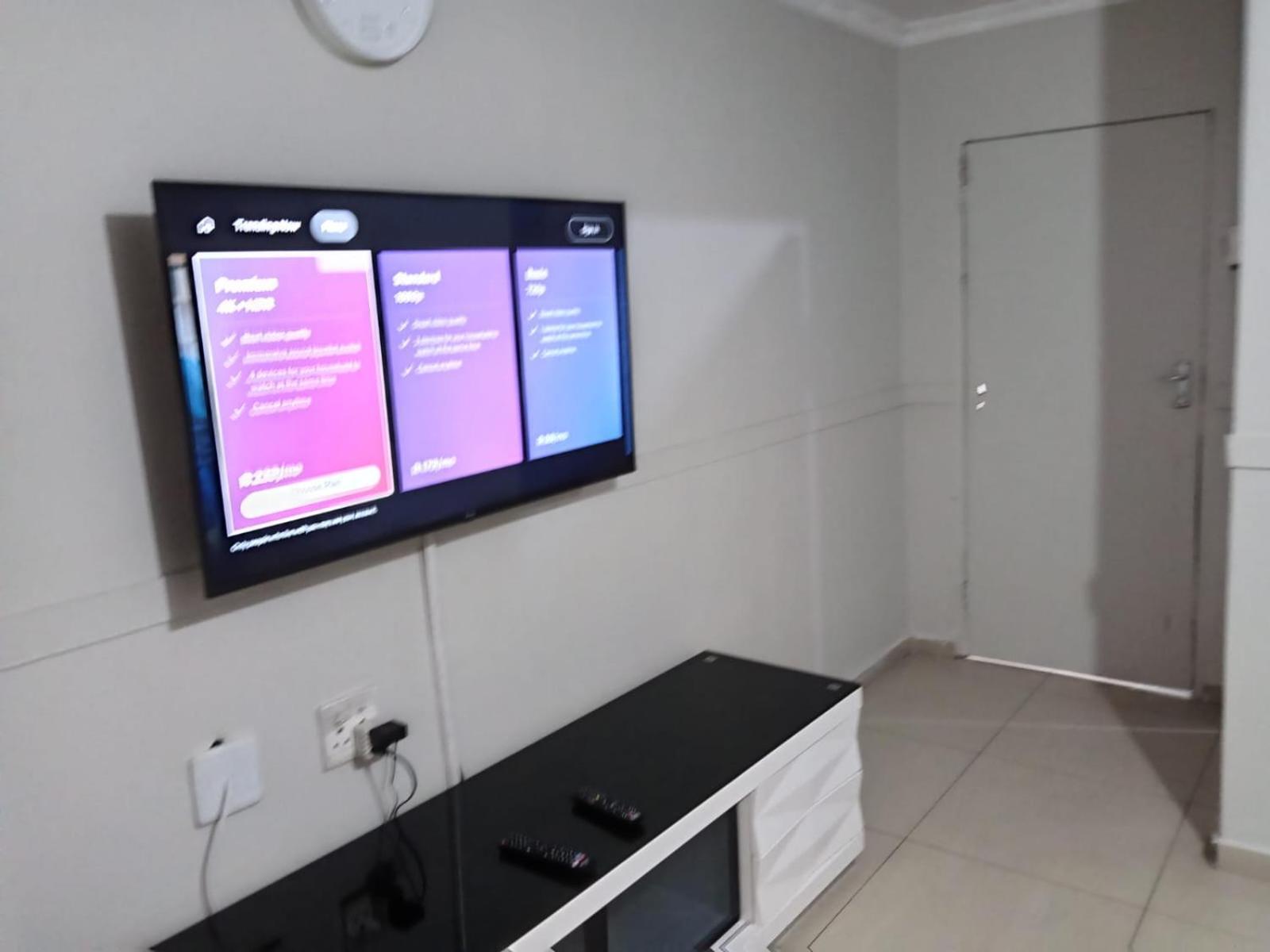 Gold Crown Room And Parlour Self-Catering Apartment With Balcony, Netflix & Youtube Aparthotel