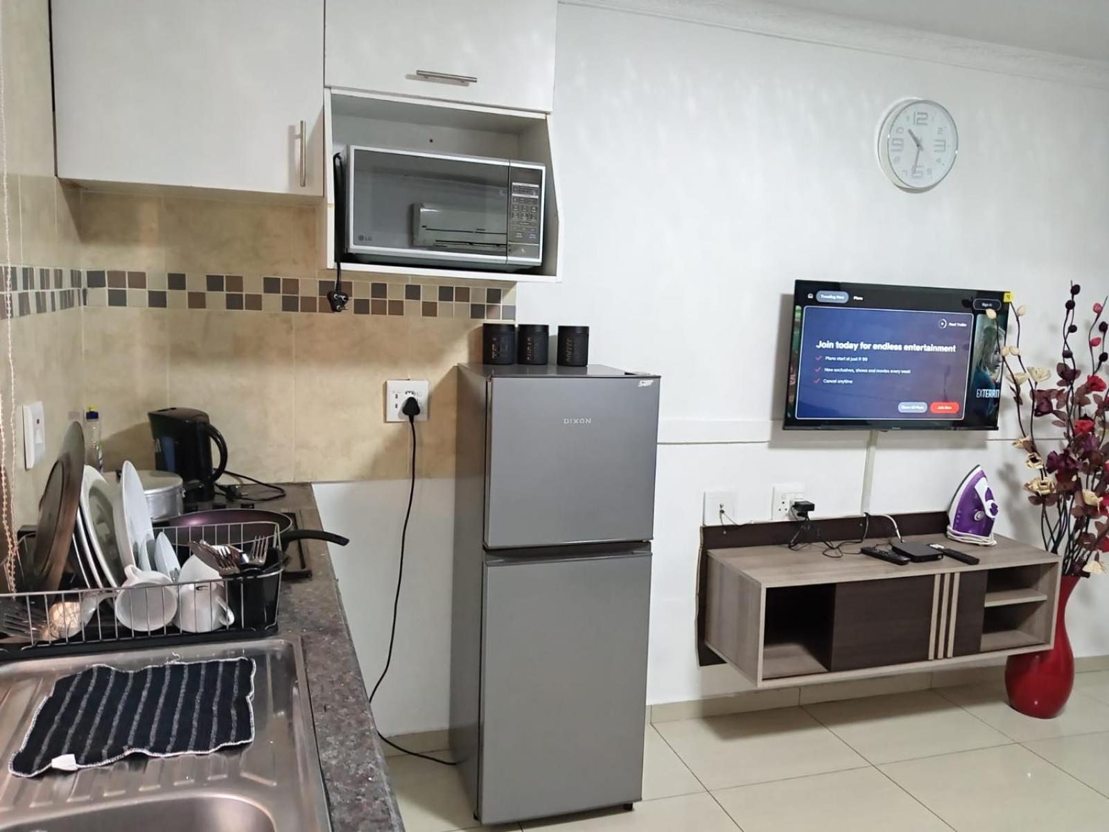 Gold Crown Room And Parlour Self-Catering Apartment With Balcony, Netflix & Youtube Aparthotel