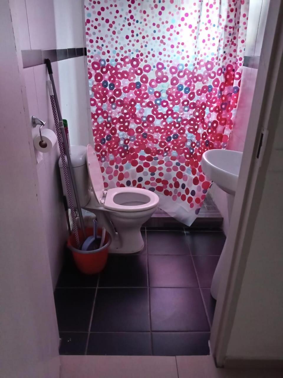 Gold Crown Room And Parlour Self-Catering Apartment With Balcony, Netflix & Youtube *