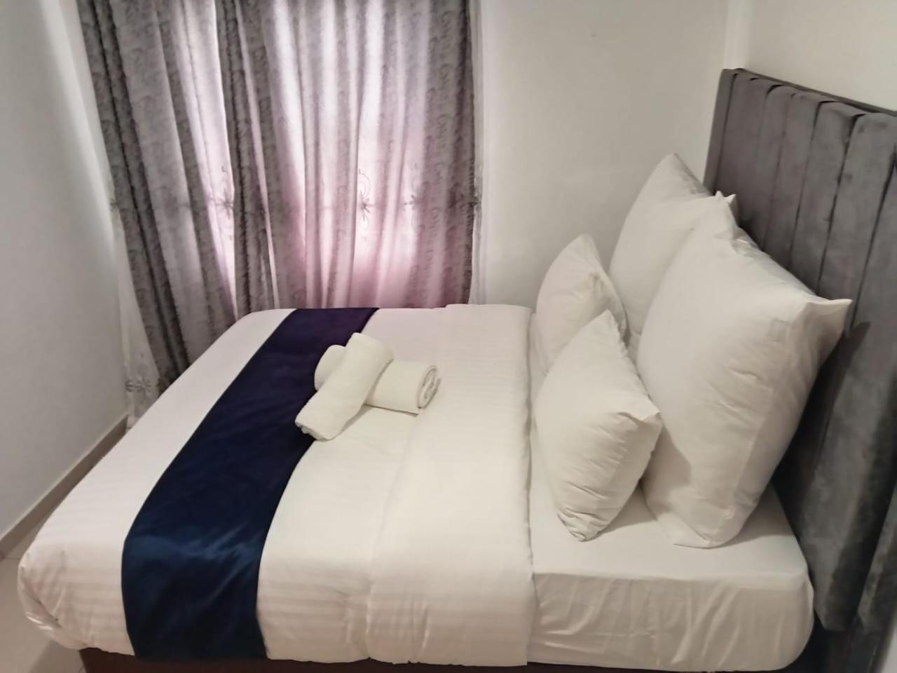 Aparthotel Gold Crown Room And Parlour Self-Catering Apartment With Balcony, Netflix & Youtube