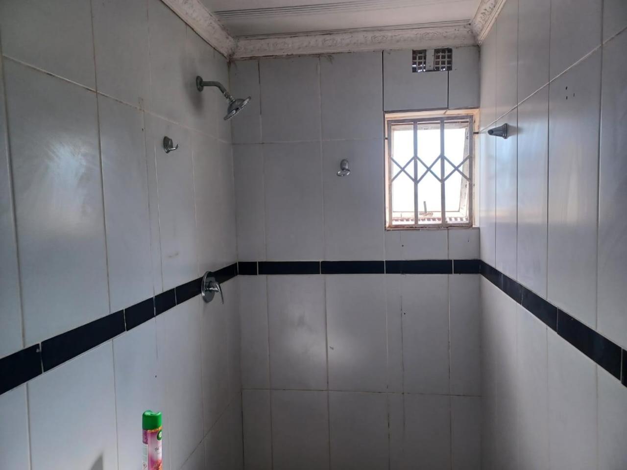 Aparthotel Gold Crown Room And Parlour Self-Catering Apartment With Balcony, Netflix & Youtube *
