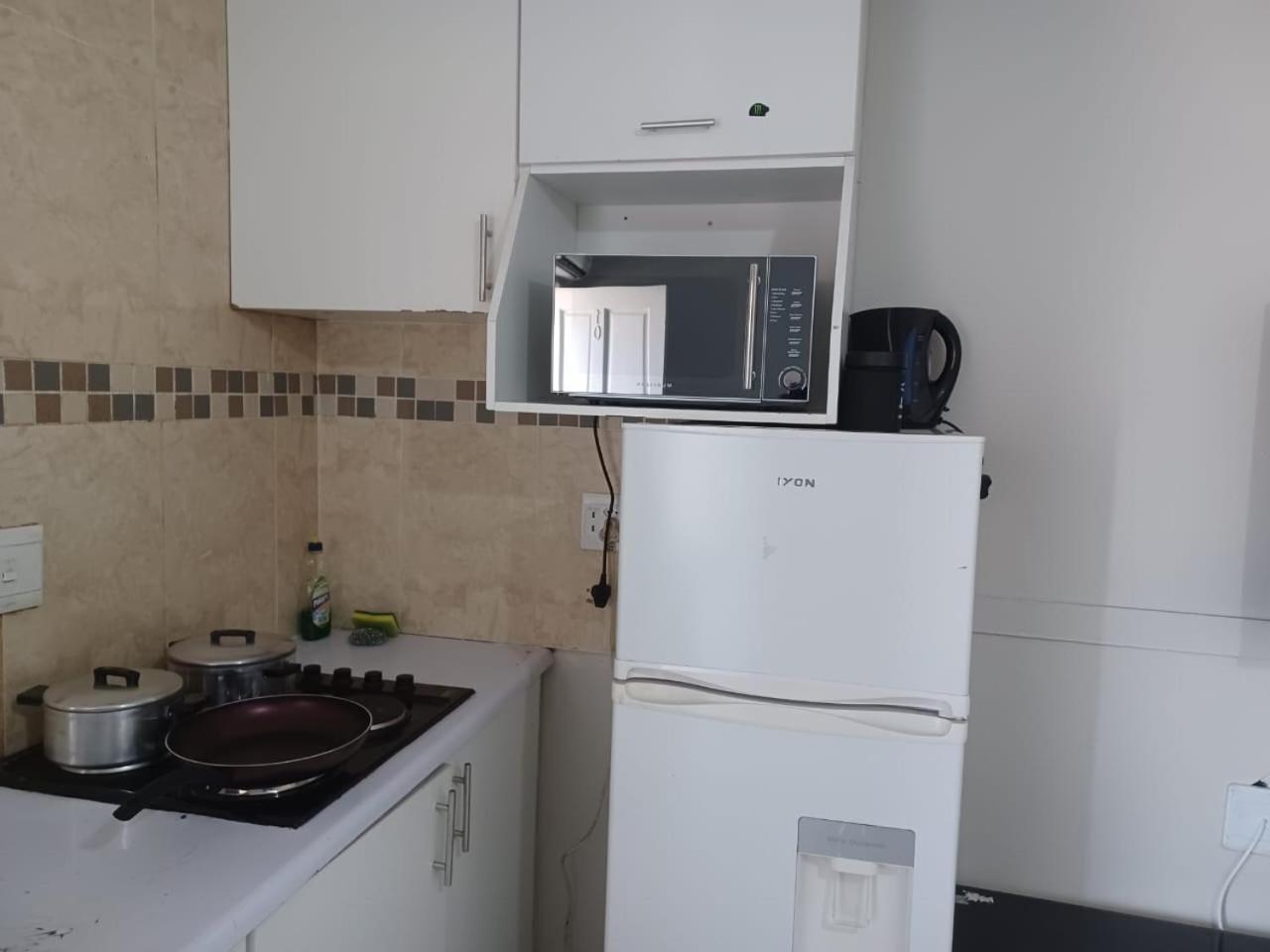 Aparthotel Gold Crown Room And Parlour Self-Catering Apartment With Balcony, Netflix & Youtube Johannesburg
