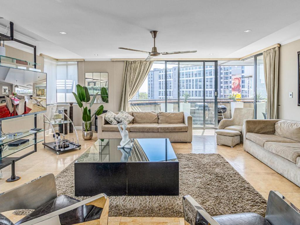 Luxury Penthouse In The Heart Of Sandton Apartment