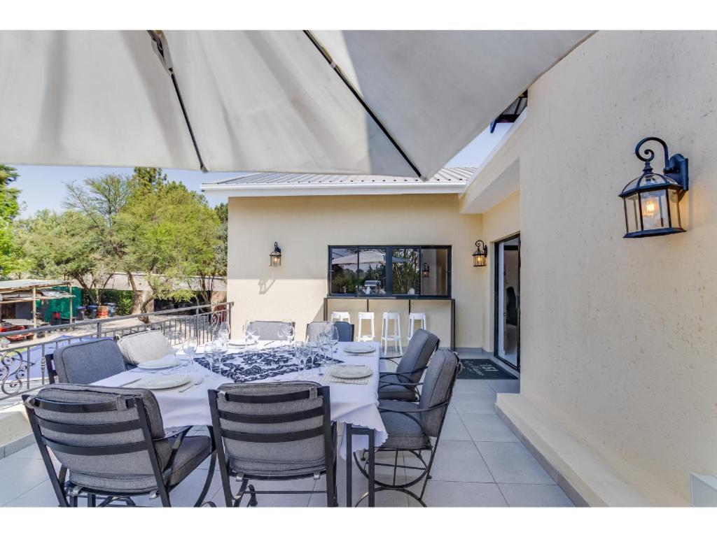 Kwamagogo Villa, Chartwell * Johannesburg