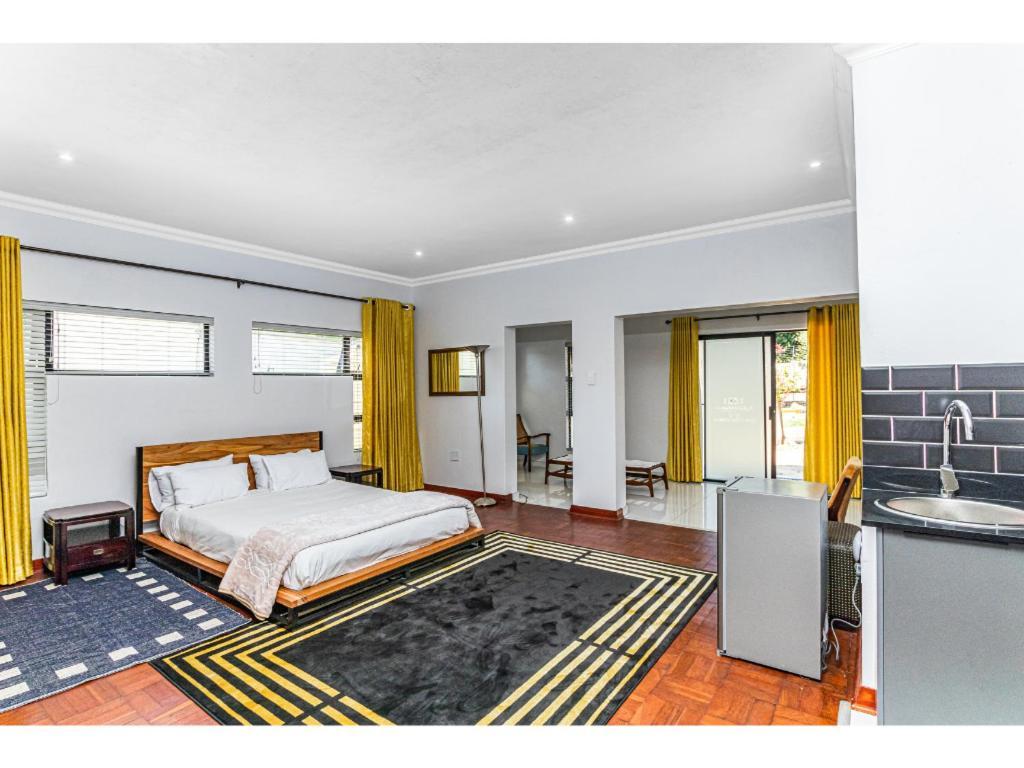 Kwamagogo Villa, Chartwell * Johannesburg