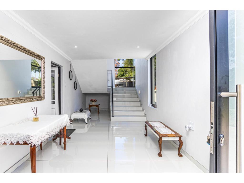 Kwamagogo Villa, Chartwell Apartment