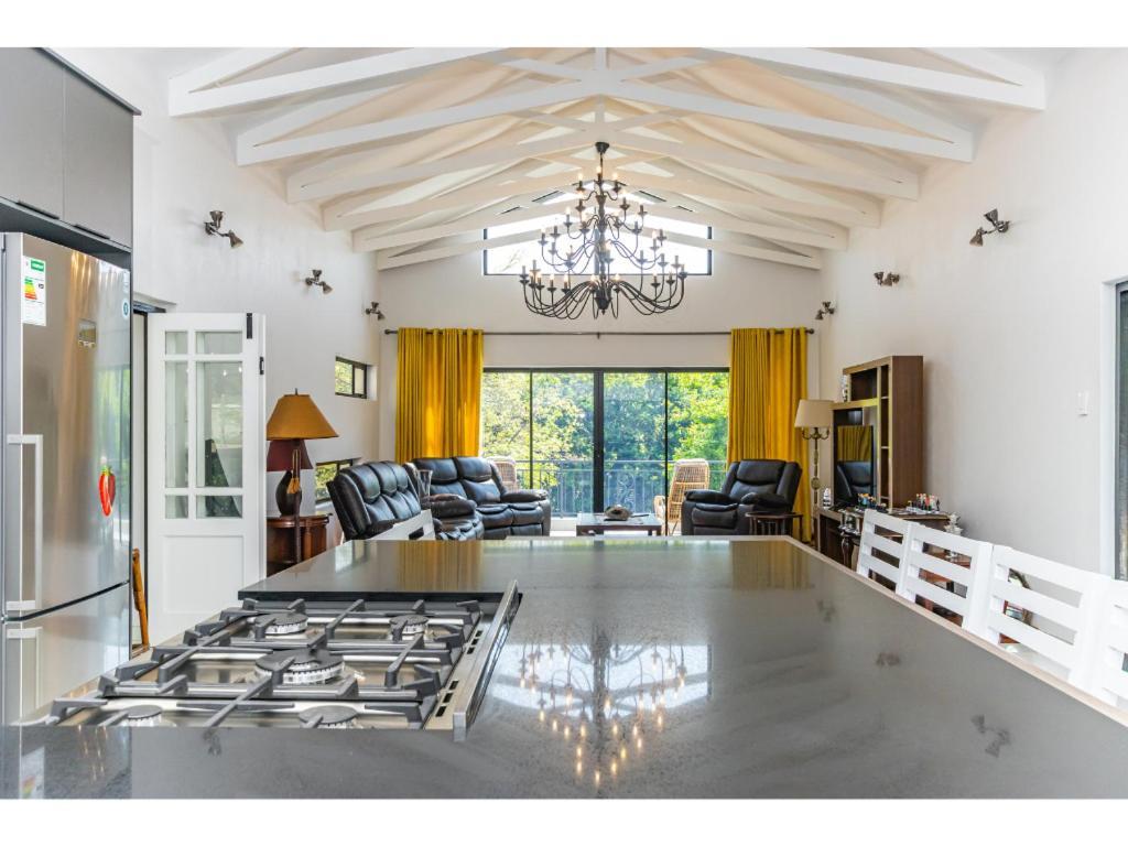Kwamagogo Villa, Chartwell Johannesburg