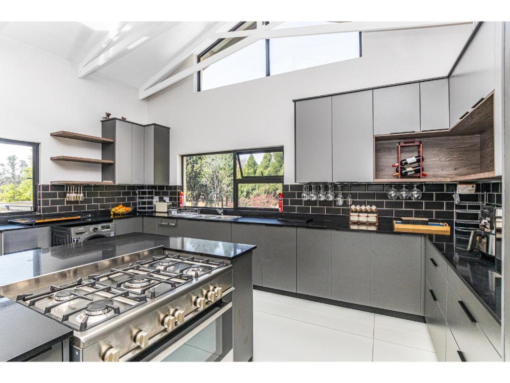 Kwamagogo Villa, Chartwell Apartment