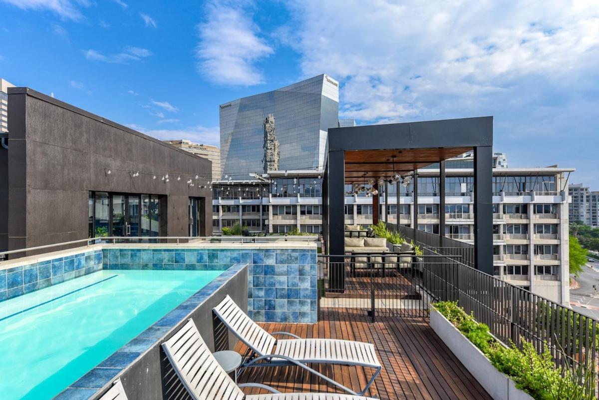Chic With Panoramic Sandton Views * Johannesburg