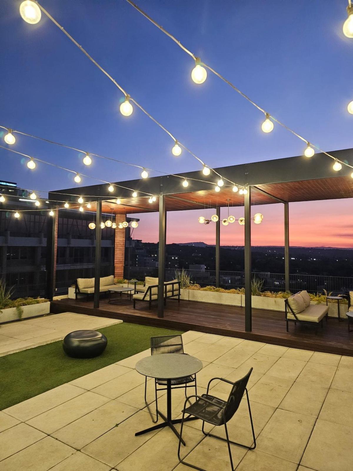Chic With Panoramic Sandton Views Johannesburg