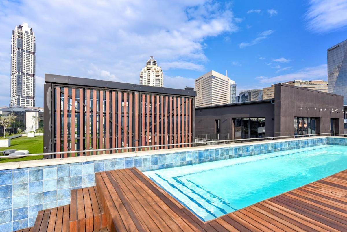 Chic With Panoramic Sandton Views