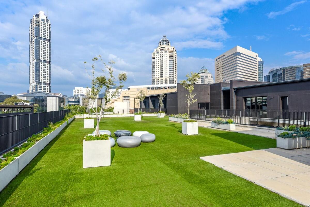 Chic With Panoramic Sandton Views *