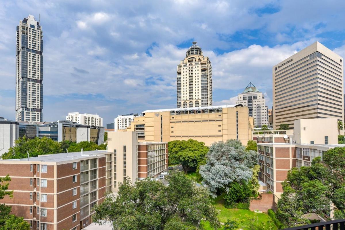 Chic With Panoramic Sandton Views Johannesburg