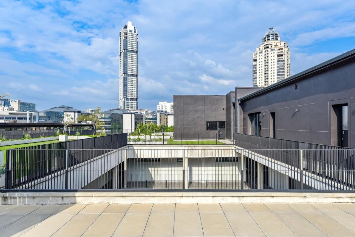 Chic With Panoramic Sandton Views