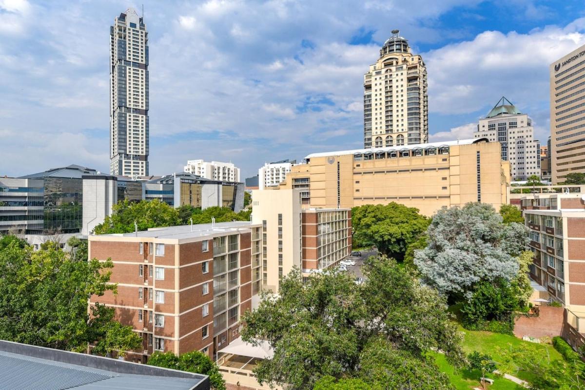 Chic With Panoramic Sandton Views Apartment *