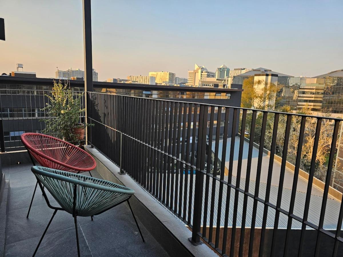 Chic With Panoramic Sandton Views