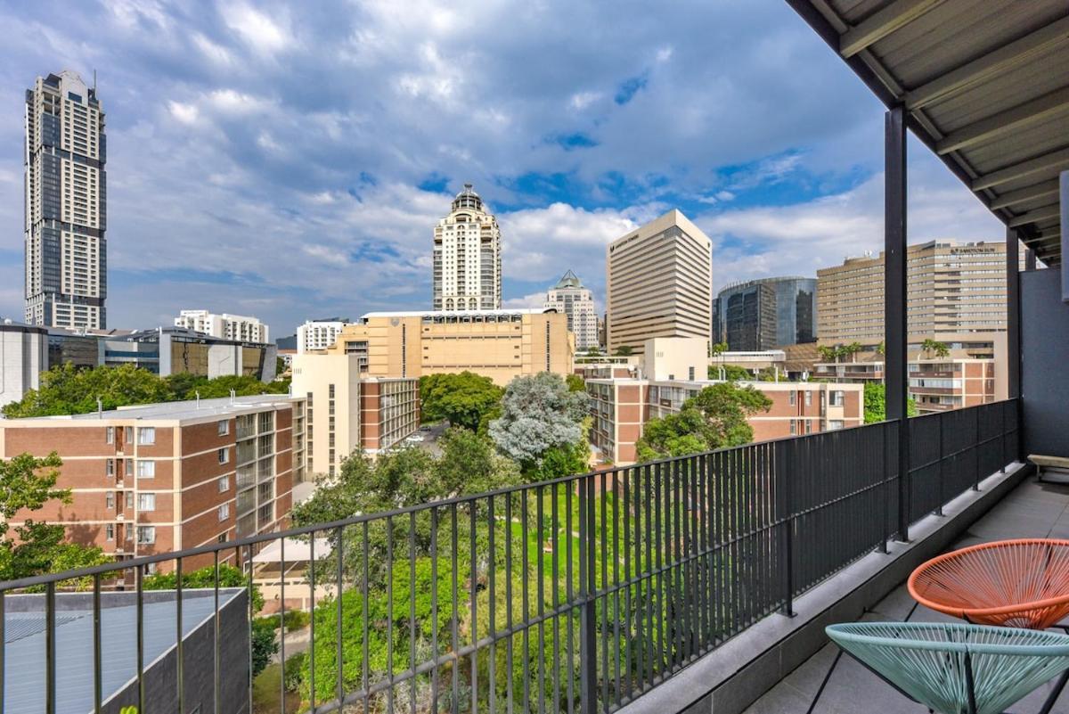 Apartment Chic With Panoramic Sandton Views