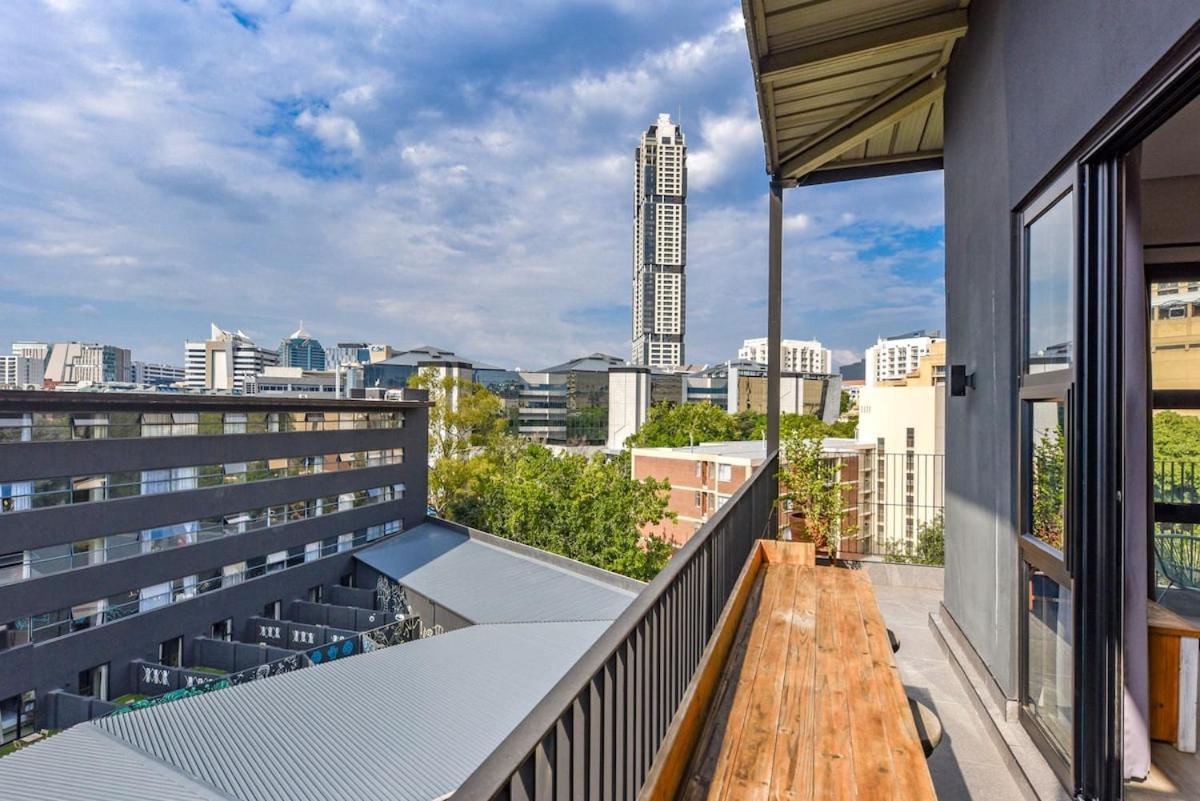 Chic With Panoramic Sandton Views