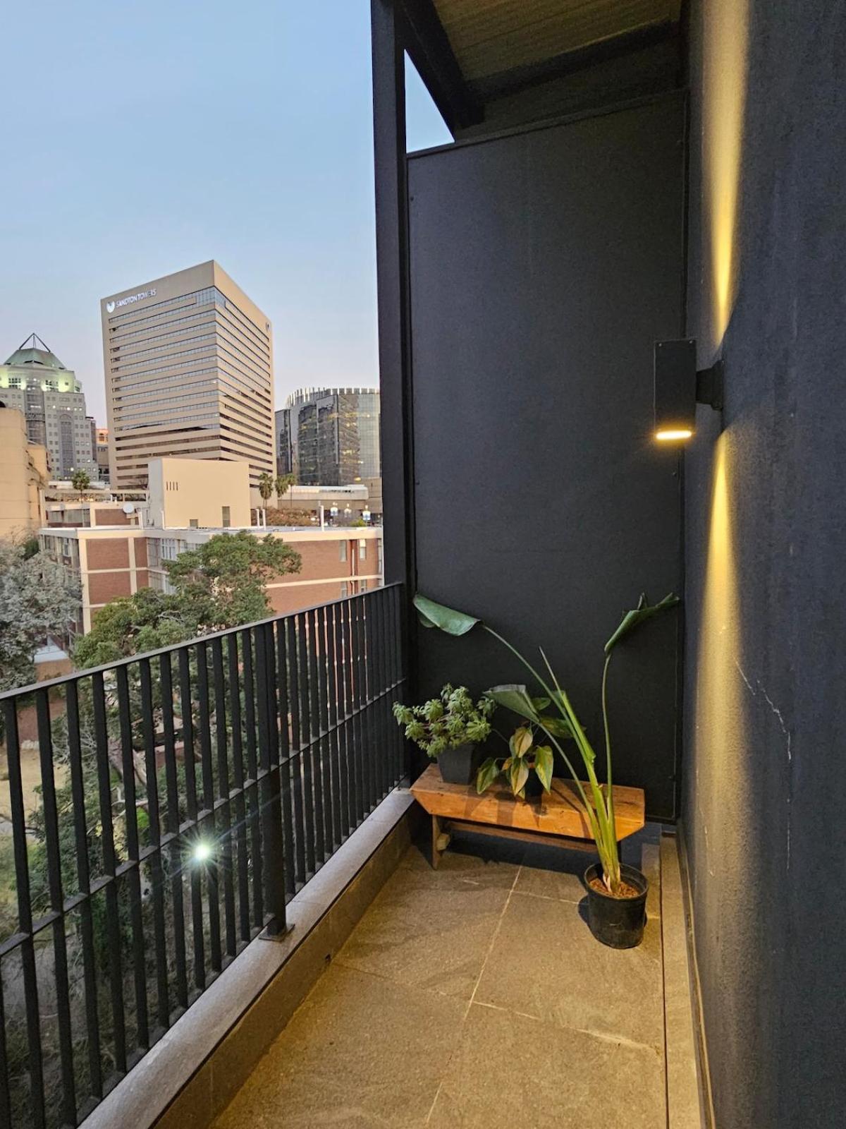 Apartment Chic With Panoramic Sandton Views