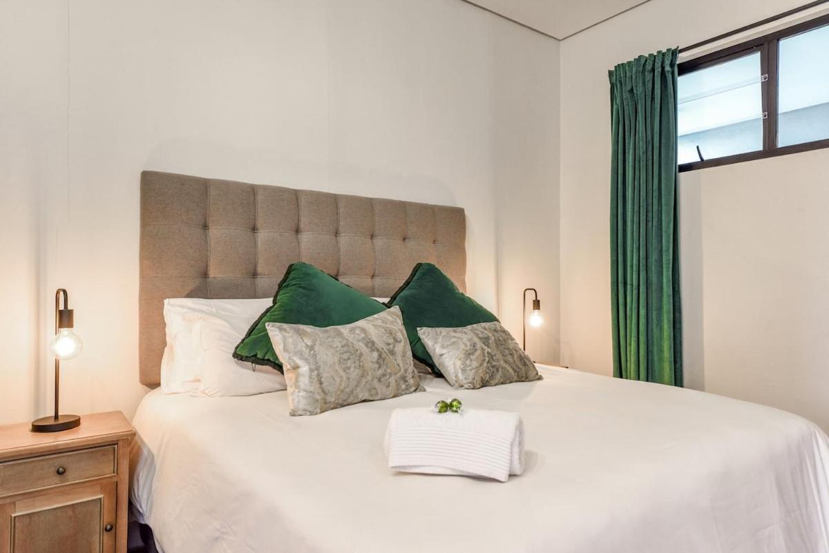 Apartment Chic With Panoramic Sandton Views Johannesburg