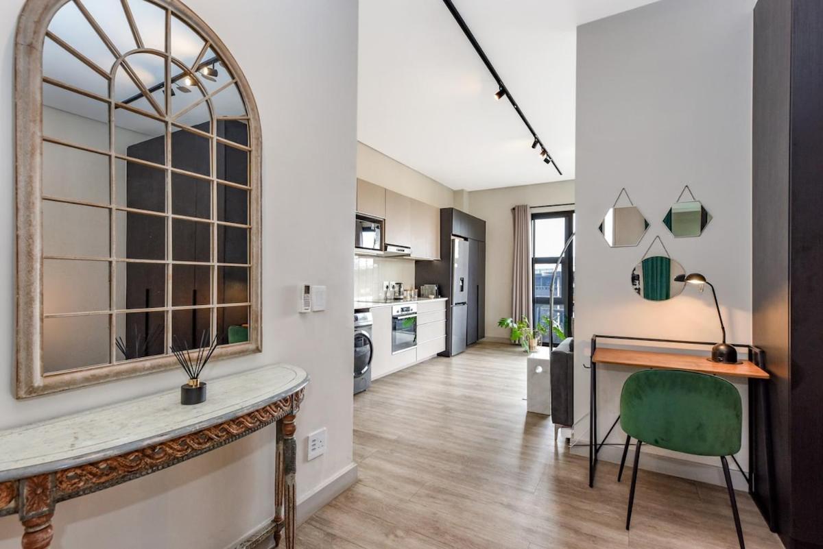 Apartment Chic With Panoramic Sandton Views