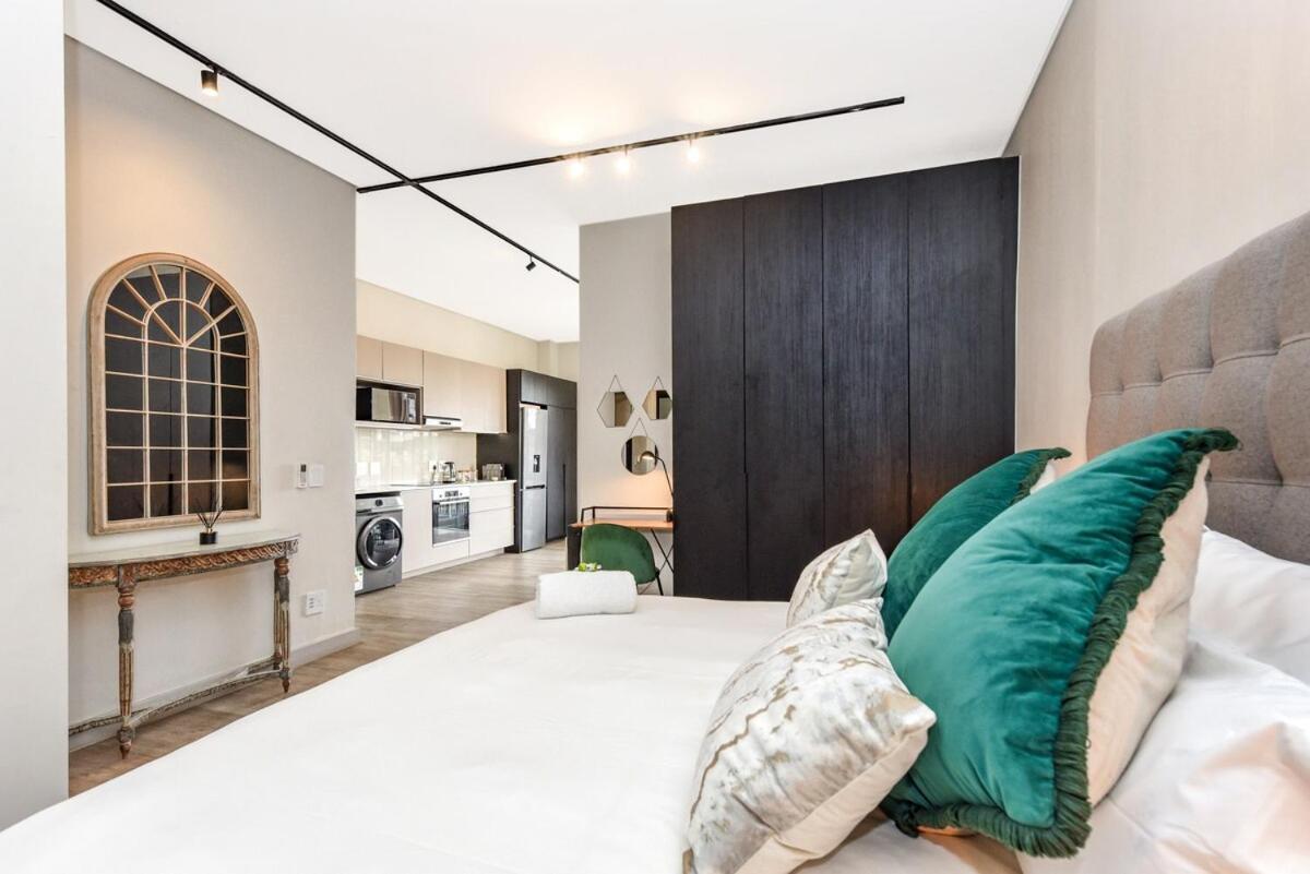 Chic With Panoramic Sandton Views * Johannesburg
