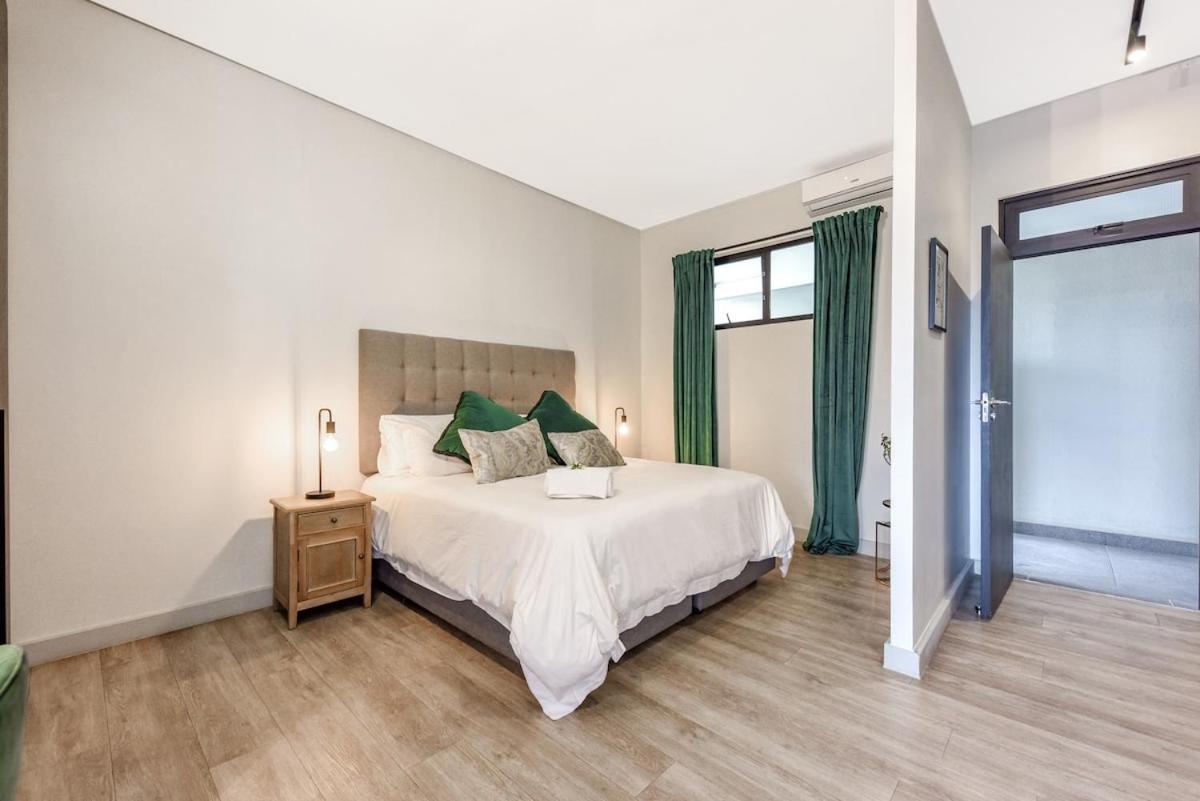 Chic With Panoramic Sandton Views *