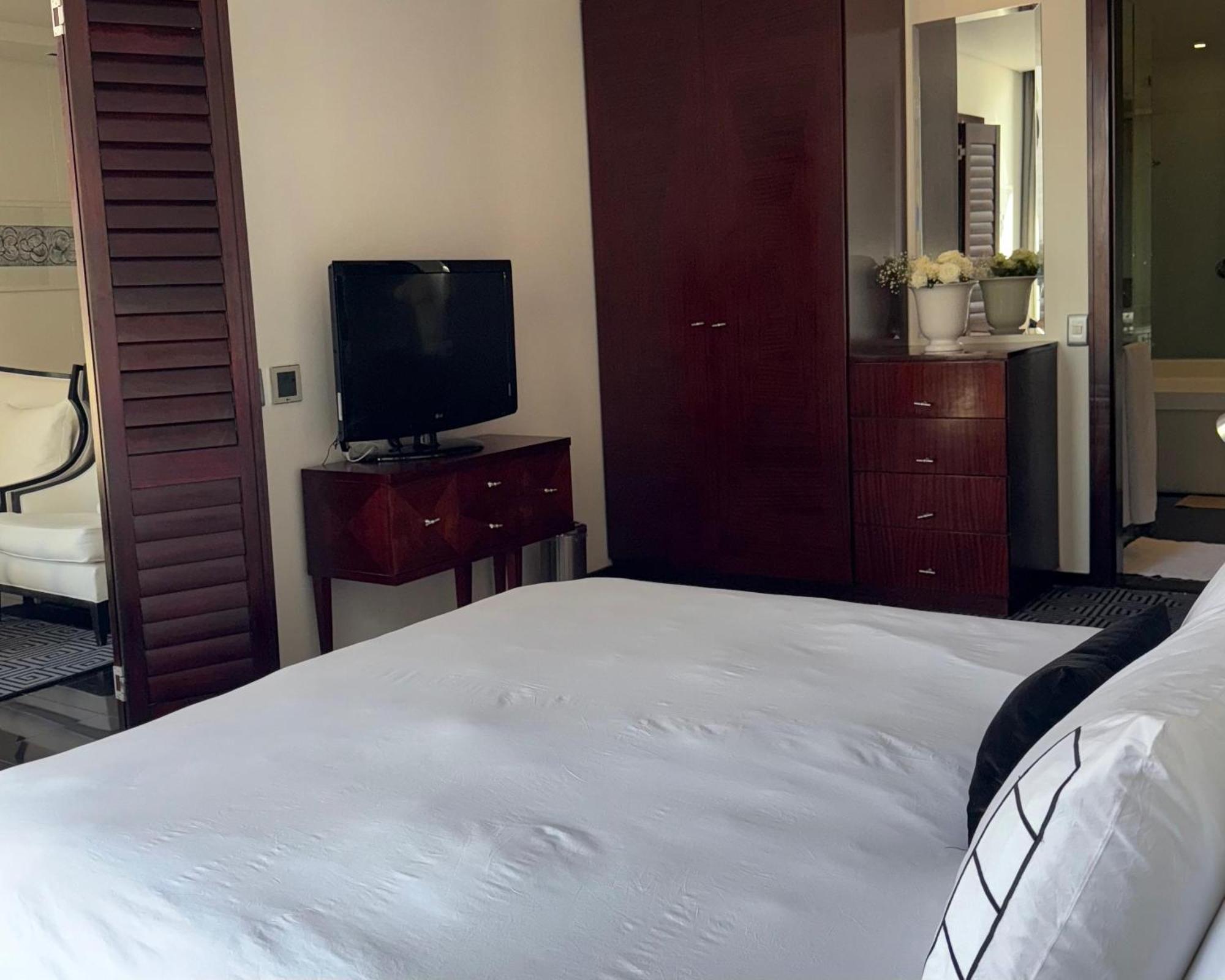 Luxury 1-Bedroom Suite In Sandton Khách sạn hẻo lánh *