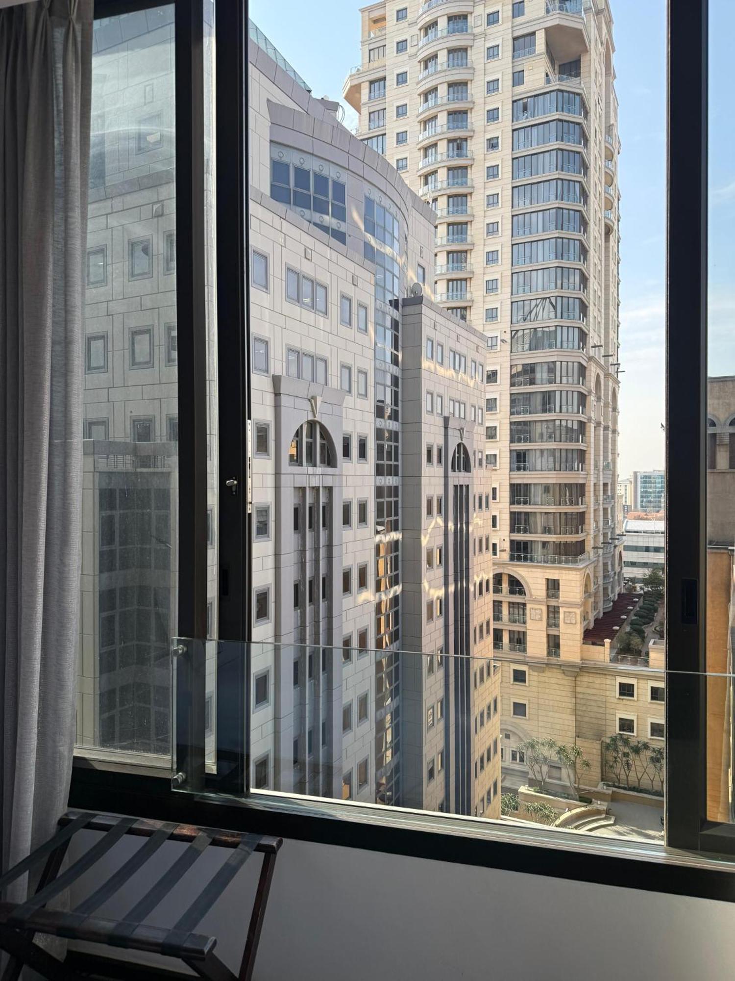 Khách sạn hẻo lánh Luxury 1-Bedroom Suite In Sandton *