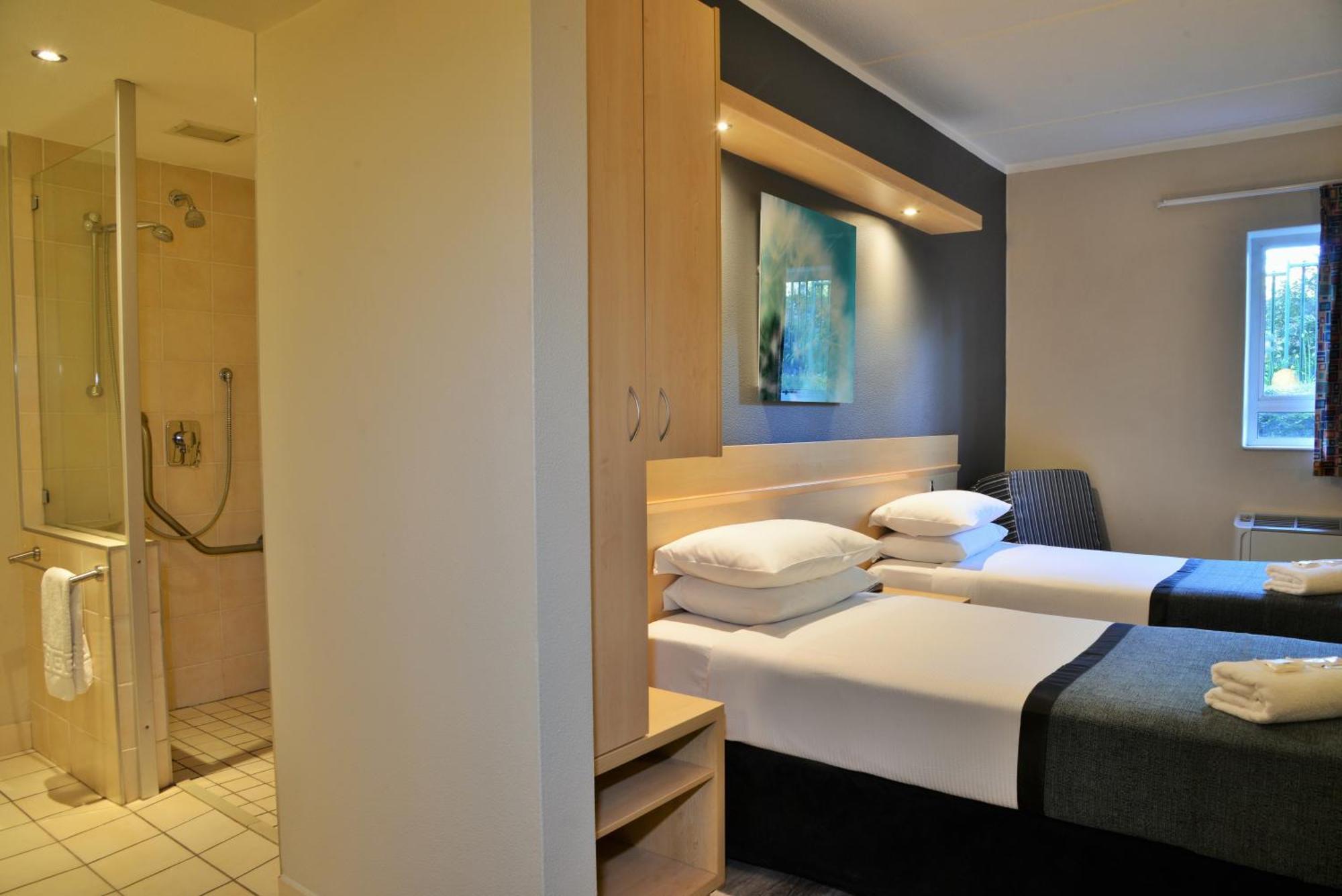 Road Rivonia Hotel
