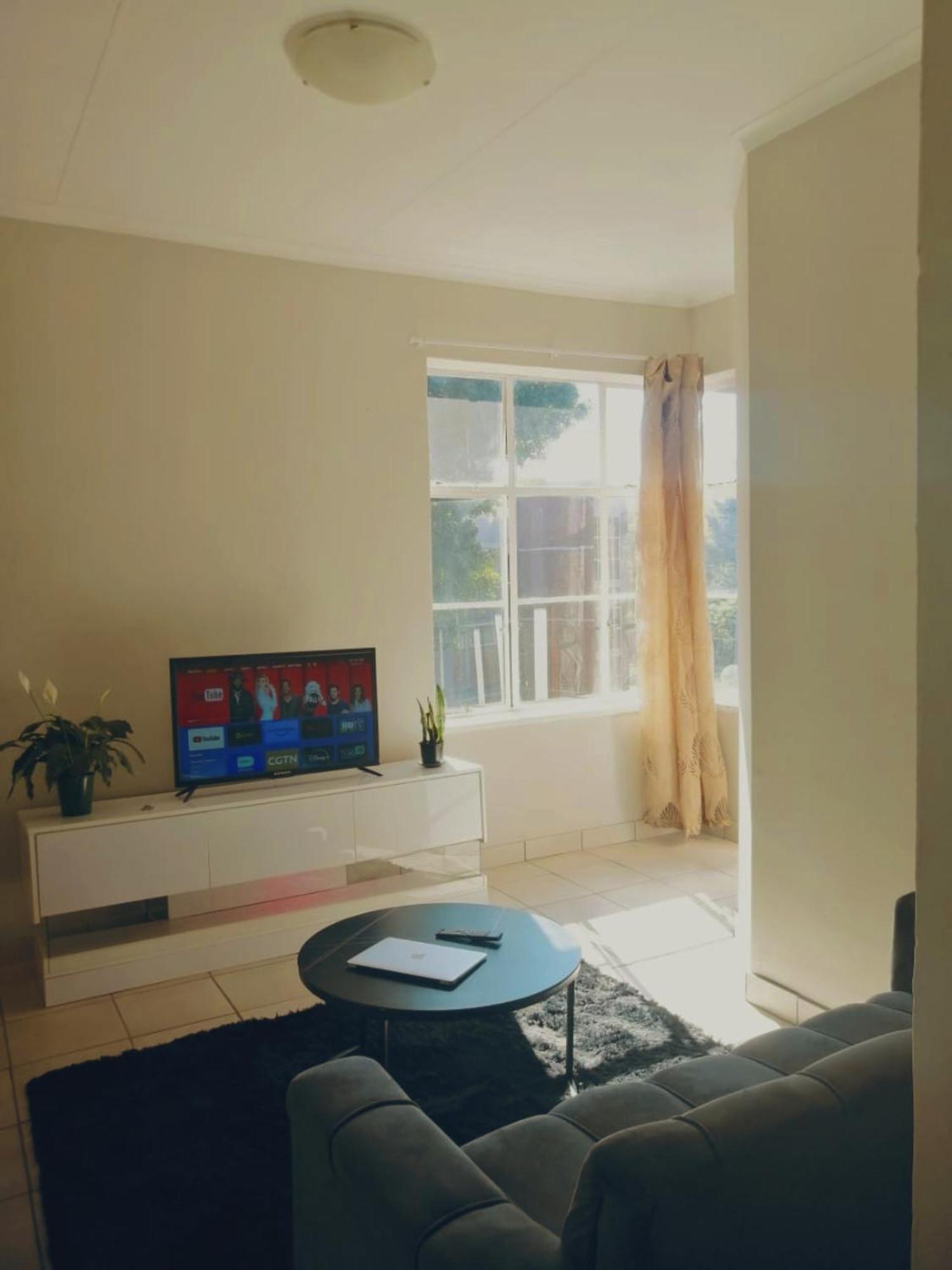 Apartment Modern 2 Bedroom In Upper Houghton, Near Wits, Uj