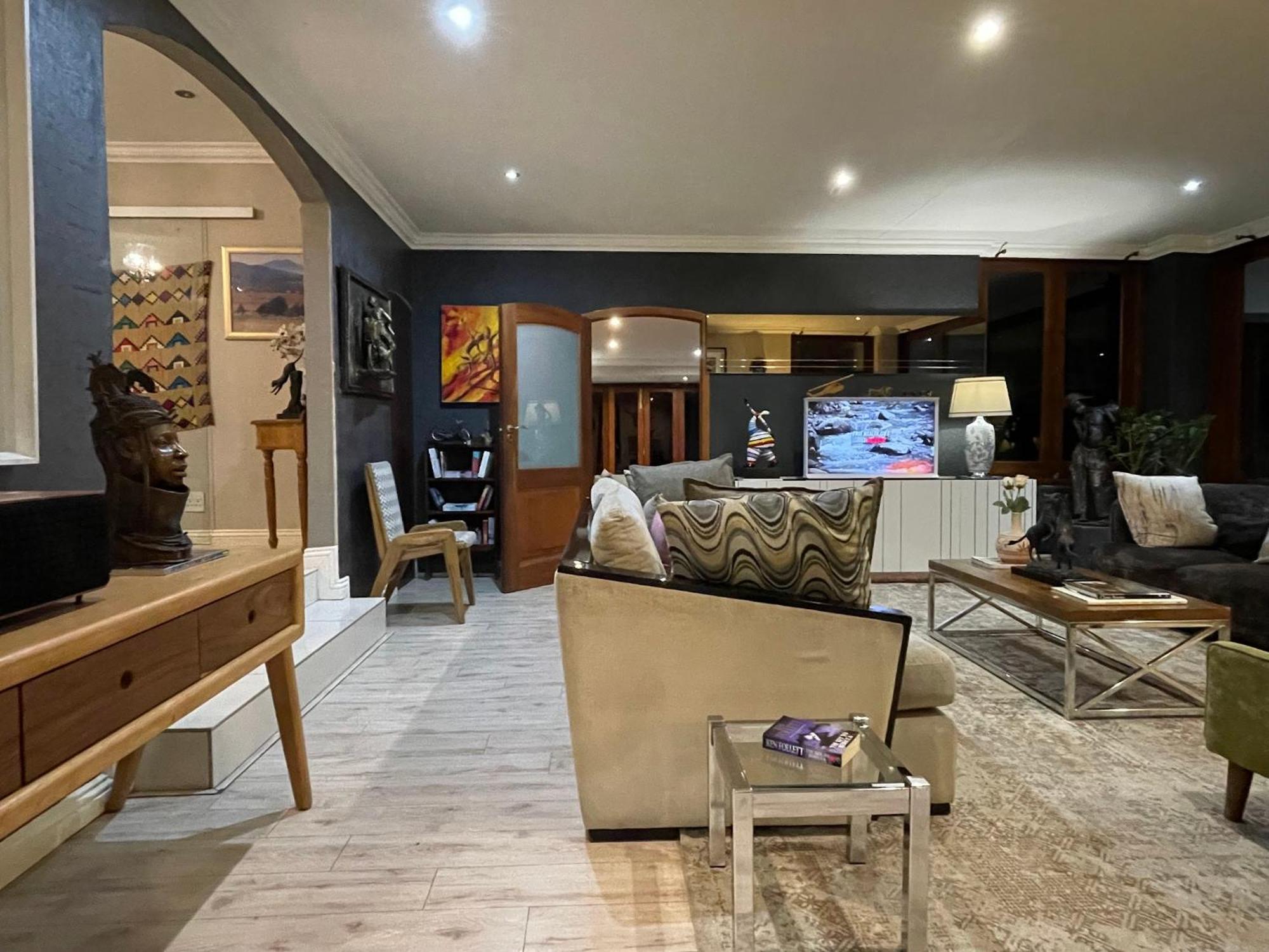 Nhà nghỉ The Ridgeback, 4 Bedroom House Bryanston Johannesburg
