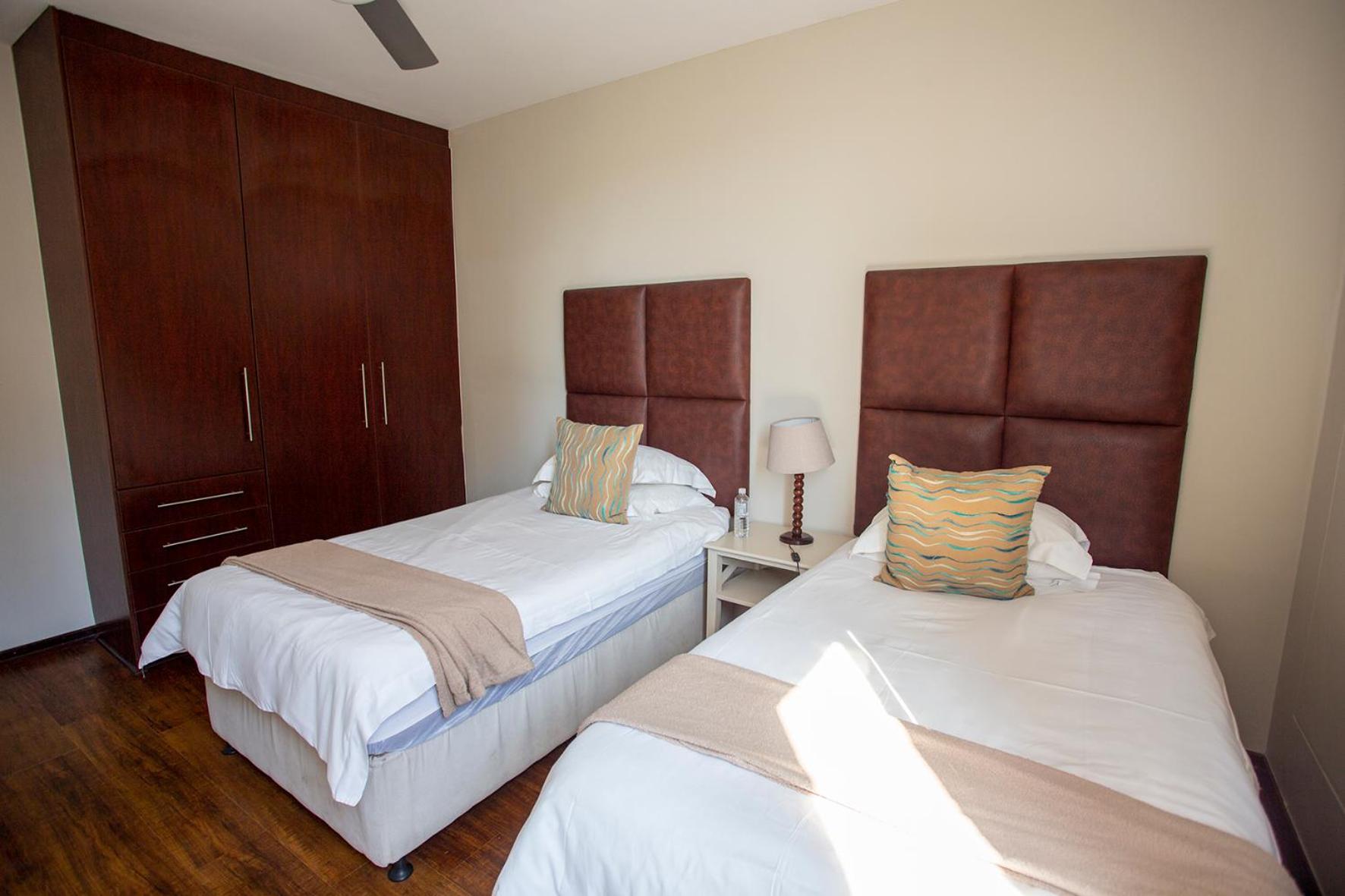 Apartment Luxurious 3-bedroom Sandton Retreat At 7 Alice Lane