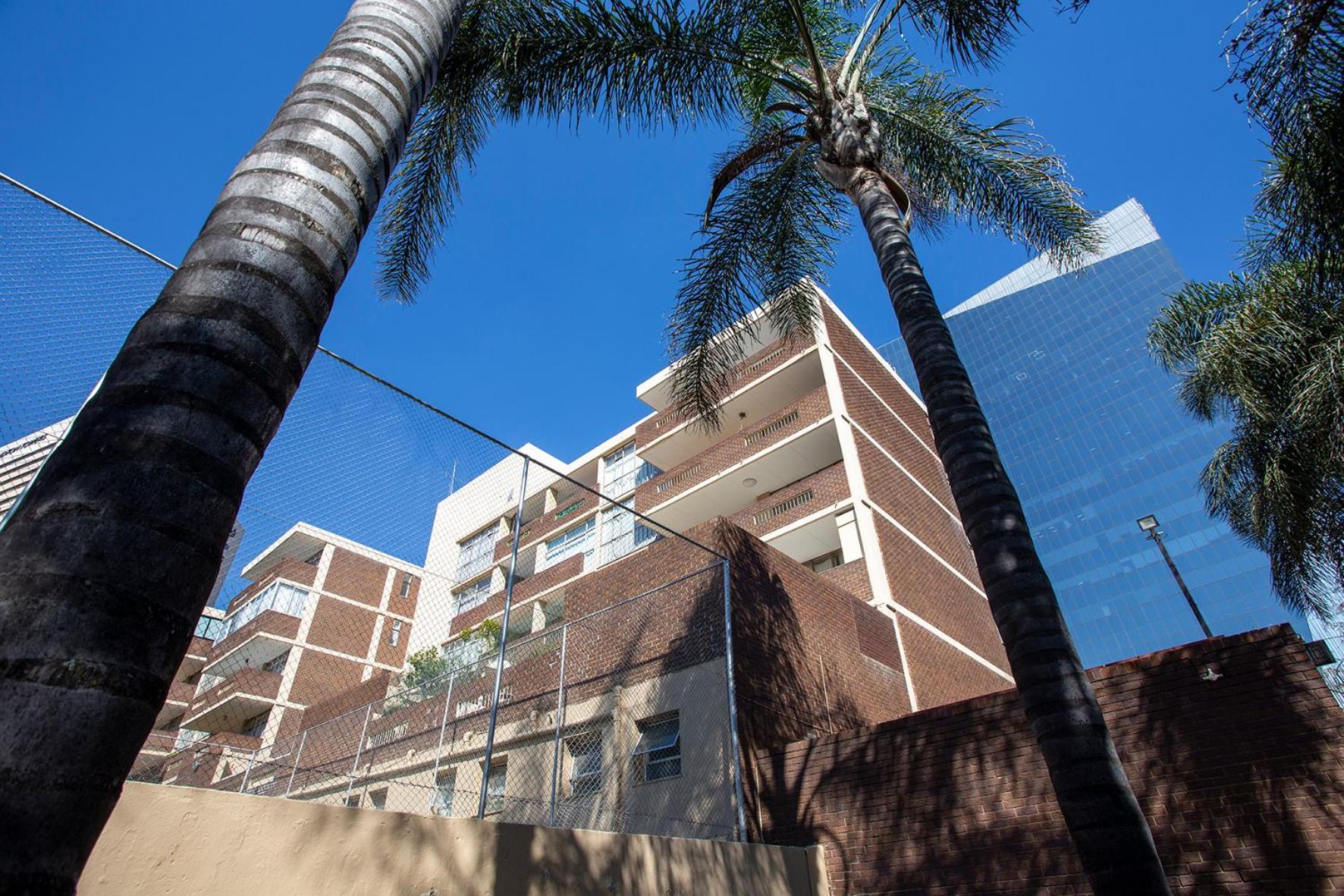 Apartment Luxurious 3-bedroom Sandton Retreat At 7 Alice Lane *