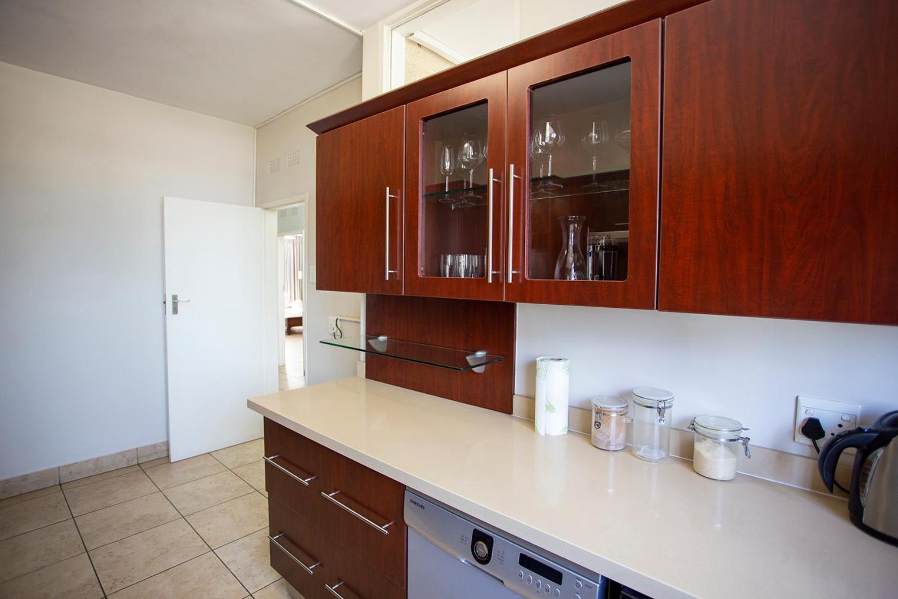 Luxurious 3-bedroom Sandton Retreat At 7 Alice Lane Apartment *
