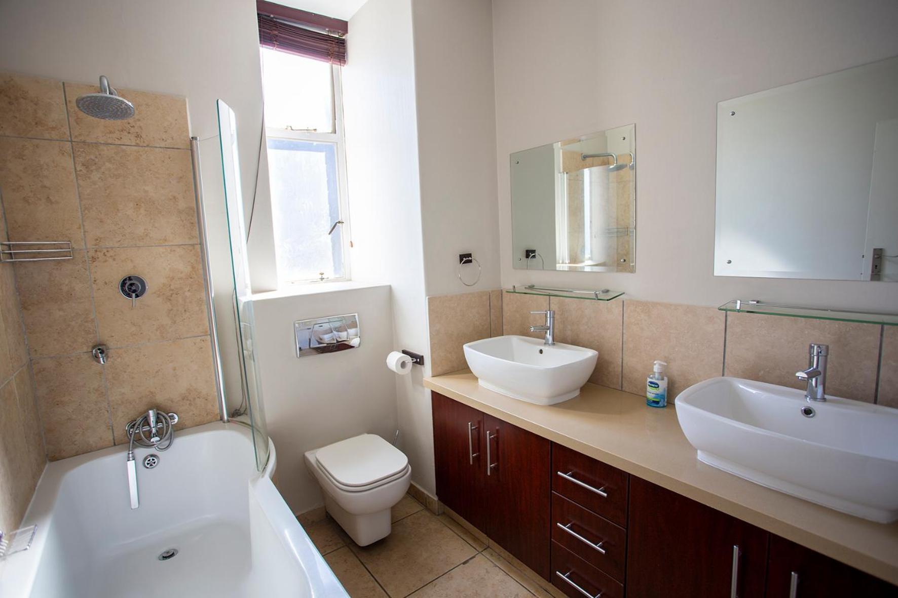 Apartment Luxurious 3-bedroom Sandton Retreat At 7 Alice Lane Johannesburg