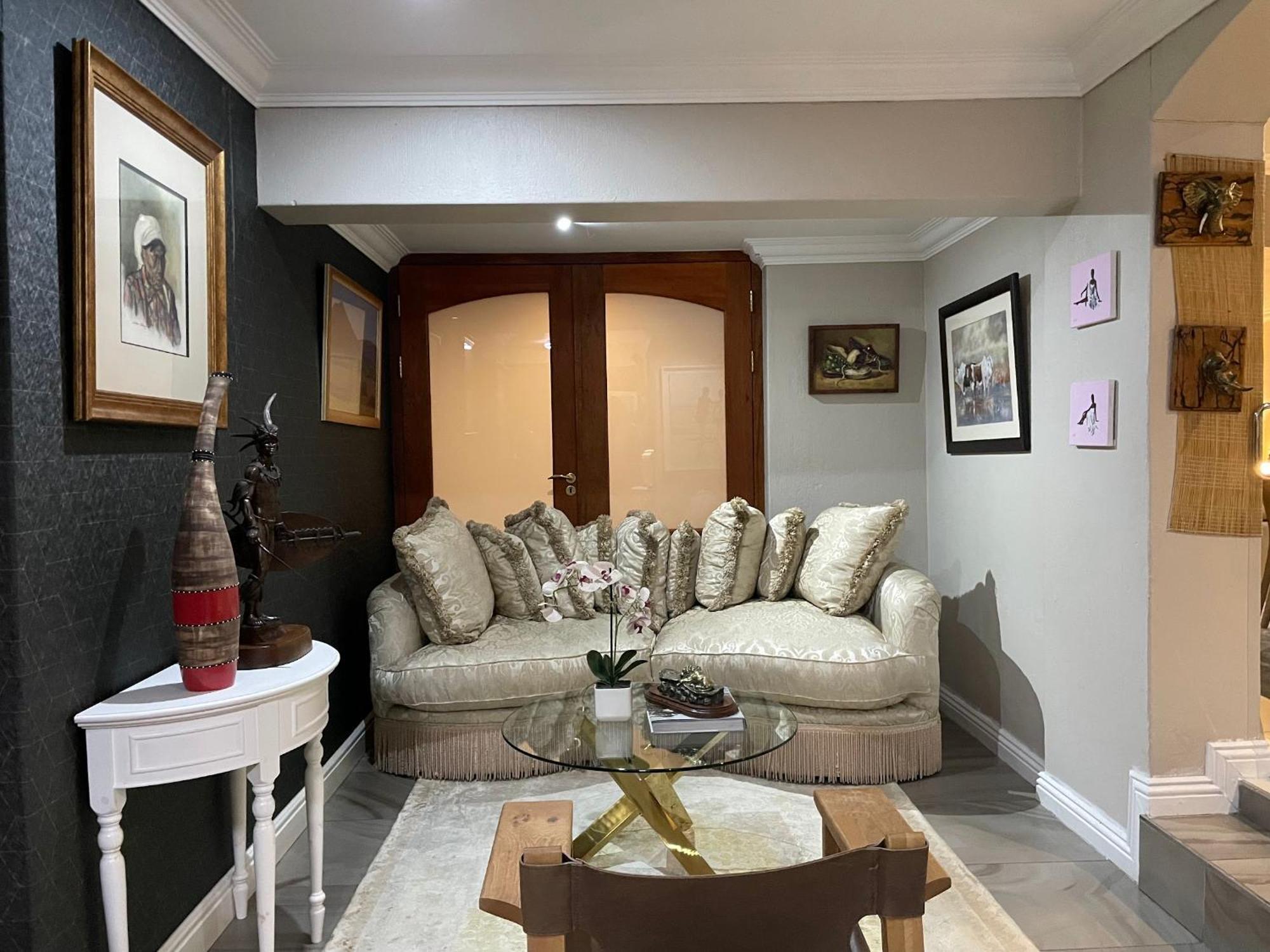 Nhà nghỉ The Ridgeback, 4 Bedroom House Bryanston Johannesburg