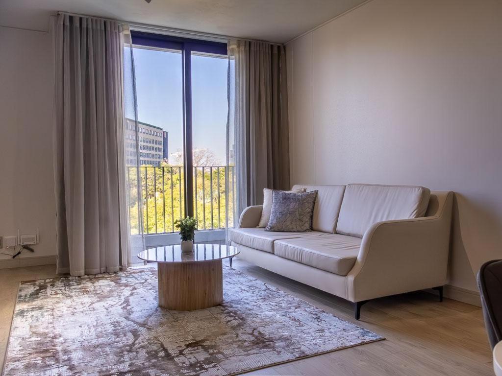 Khách sạn hẻo lánh One Rosebank Executive