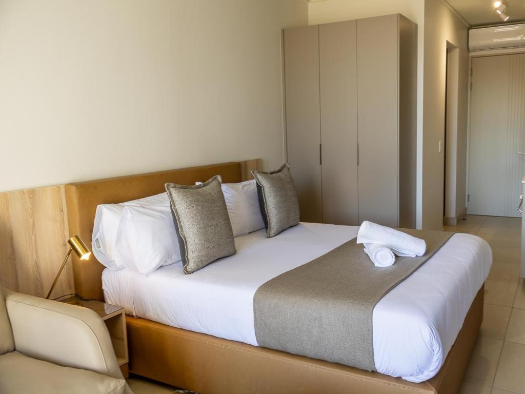 One Rosebank Executive * Johannesburg
