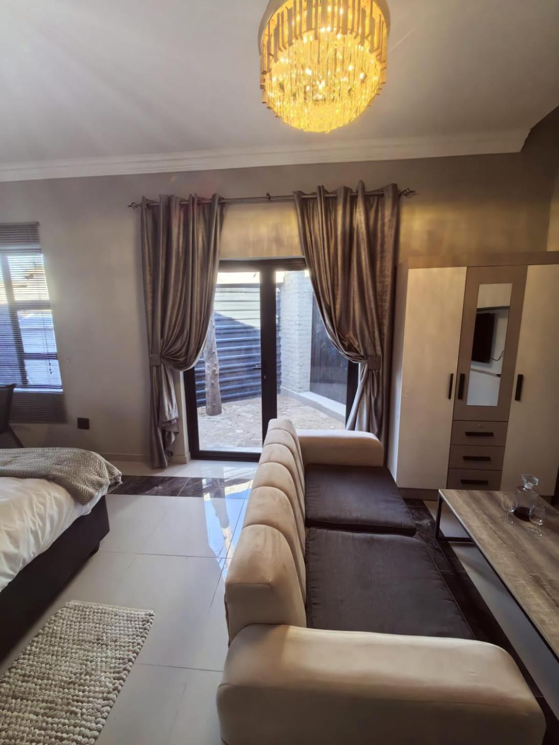 Bryanston Palms Aparthotel *