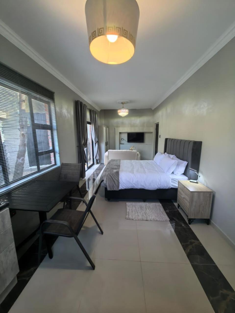 Bryanston Palms * Johannesburg