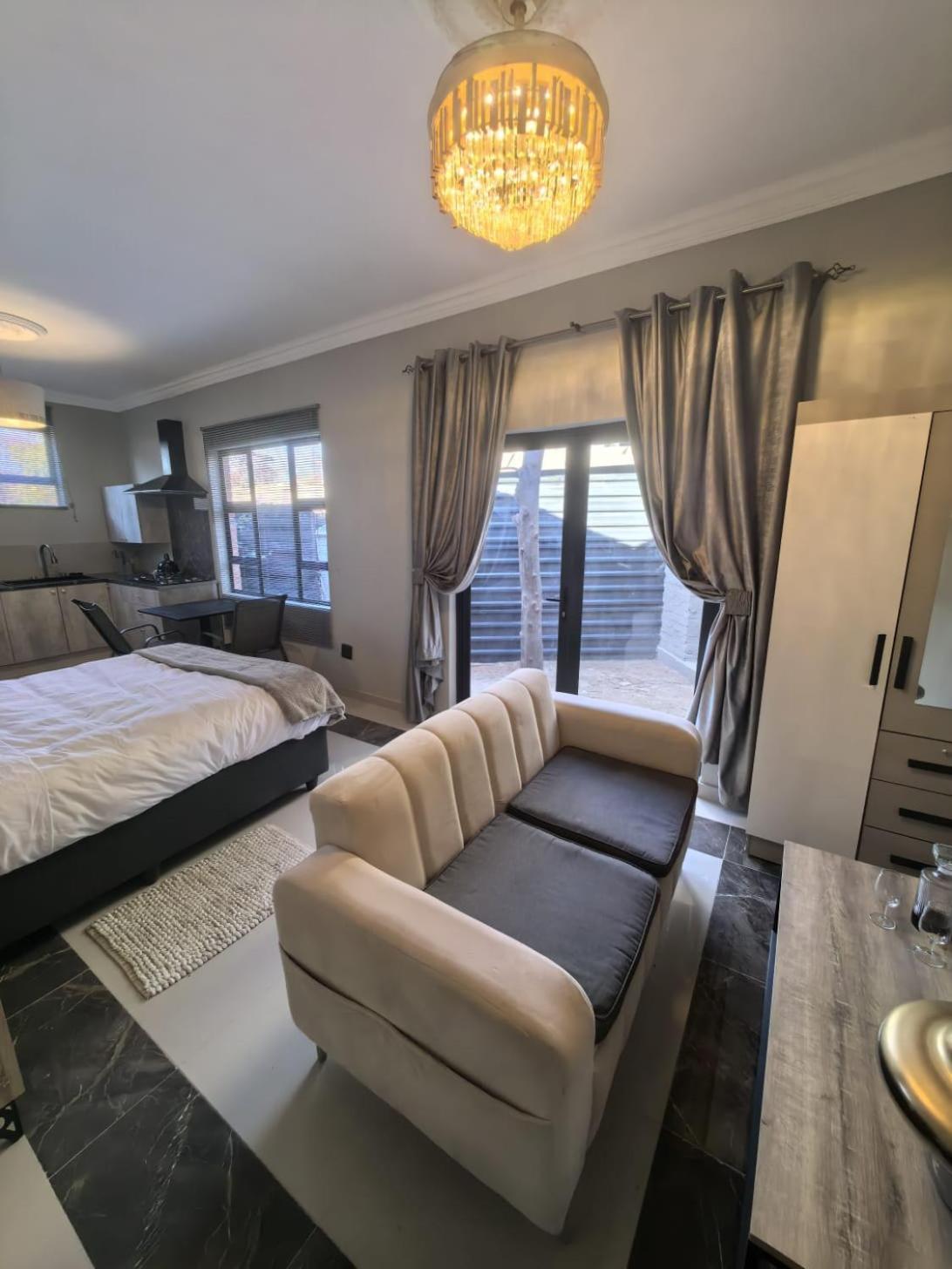 Bryanston Palms Aparthotel *