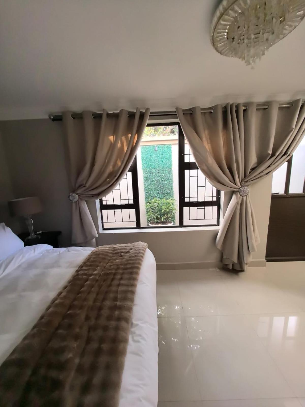 Bryanston Palms *