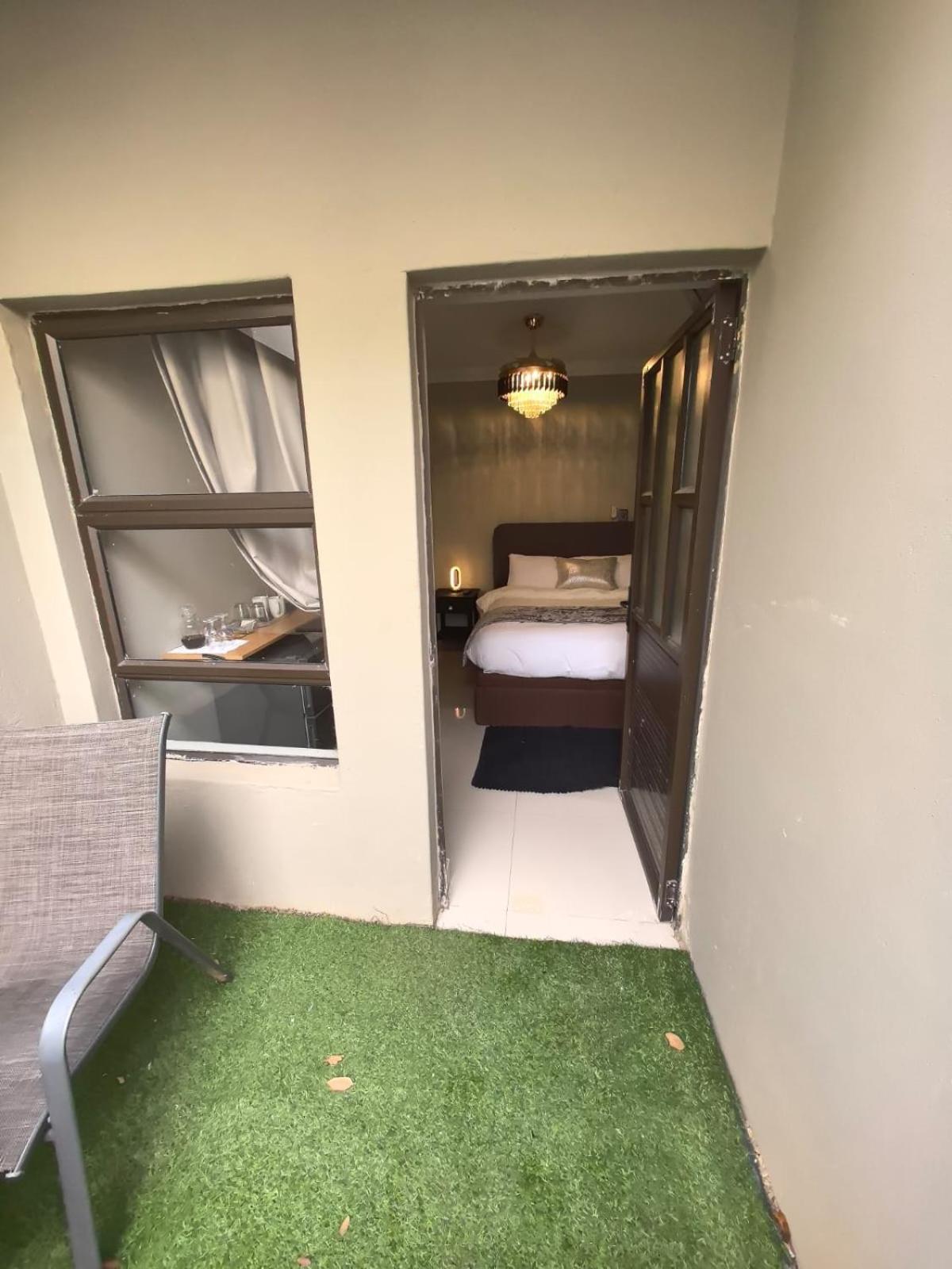 Bryanston Palms *