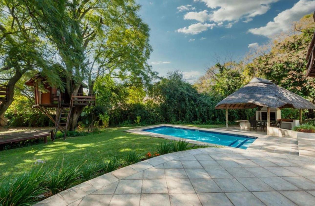 Charming Country Sandton With Back Up Power & Water