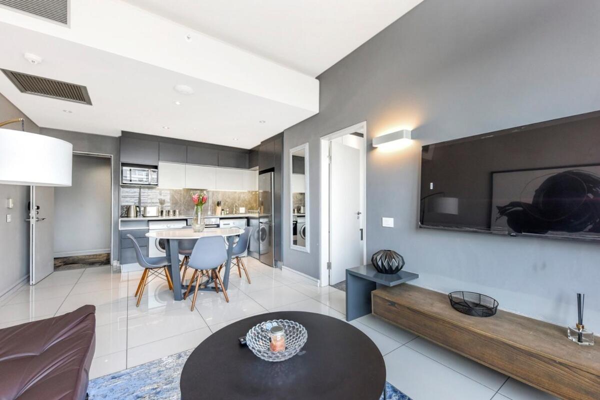 Modern In 5 Star Hotel, Backup Power And Water Johannesburg