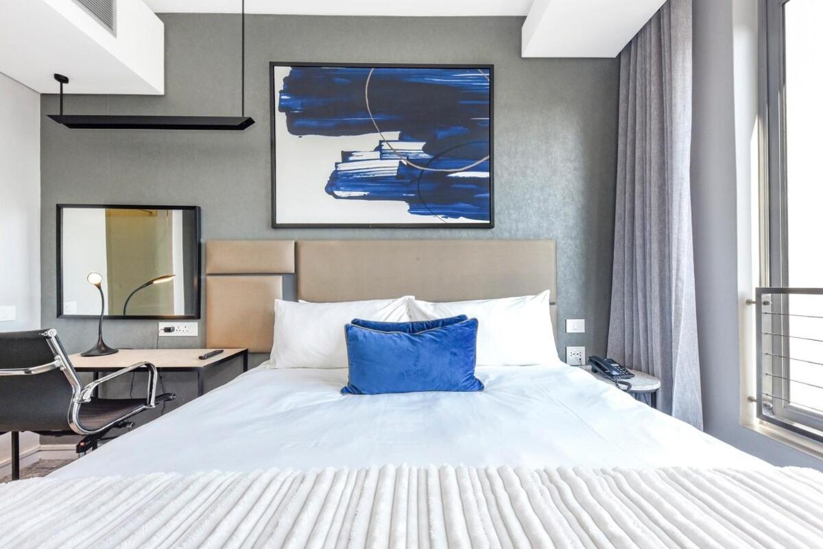 Modern In 5 Star Hotel, Backup Power And Water * Johannesburg