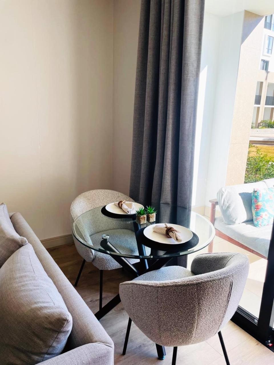 Apartment Urban Luxe Stay - 5 Min To Gautrain & Parking Johannesburg