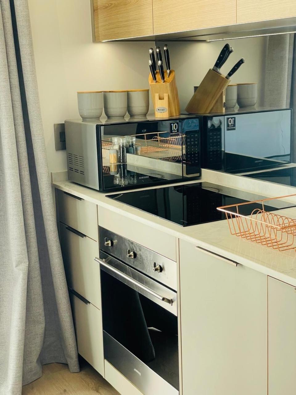 Urban Luxe Stay - 5 Min To Gautrain & Parking Apartment Johannesburg