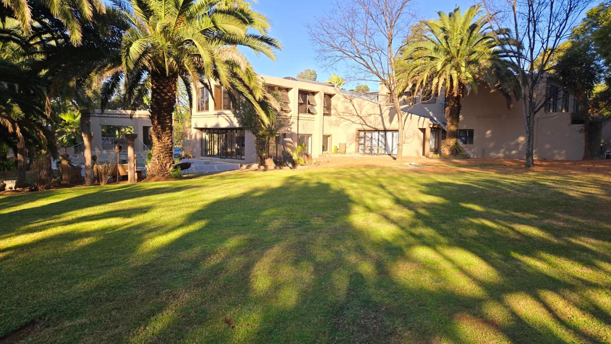 The Hide On Aston-sandton * Johannesburg